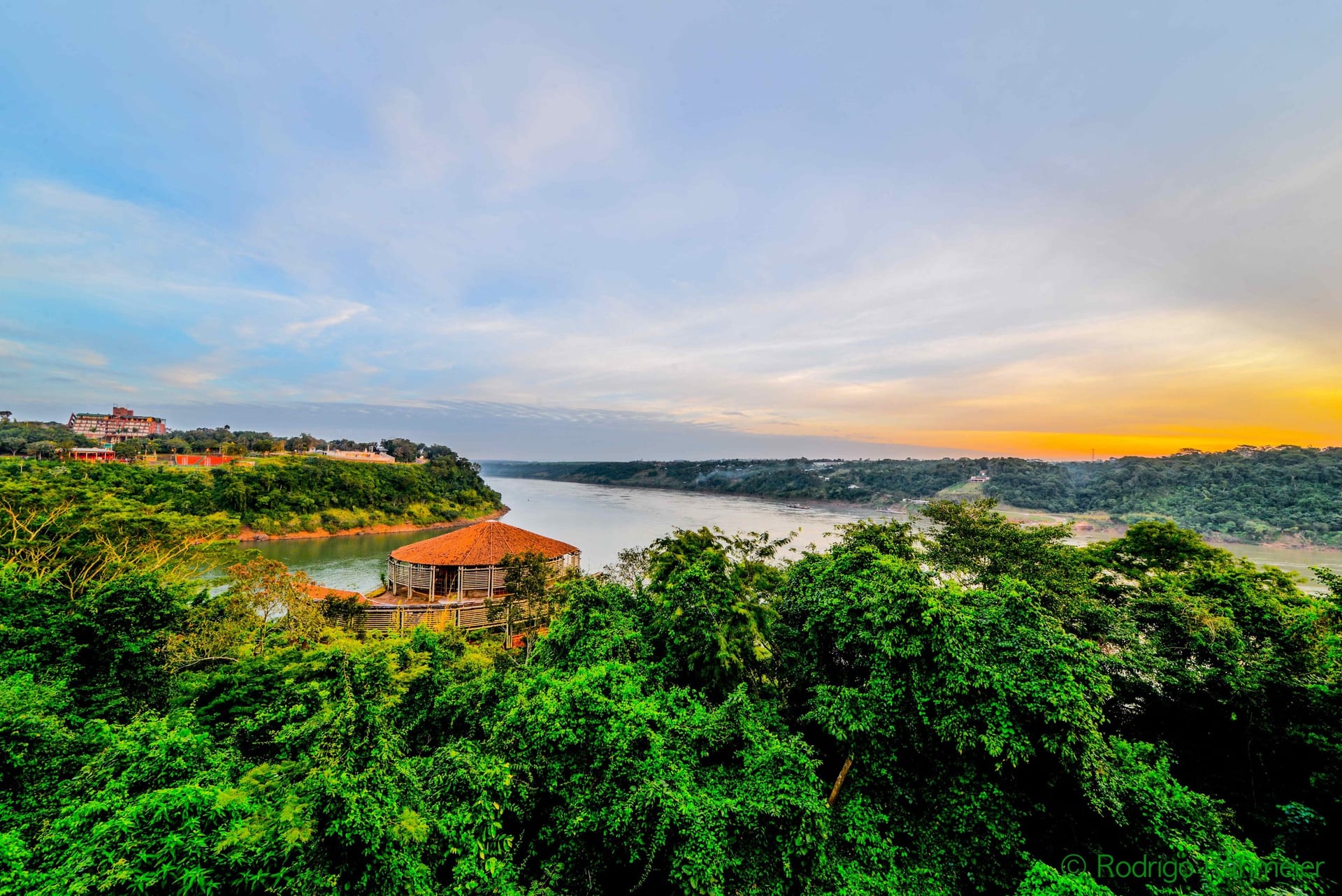 Restaurante Cabeza de Vaca sobre o rio Paraná