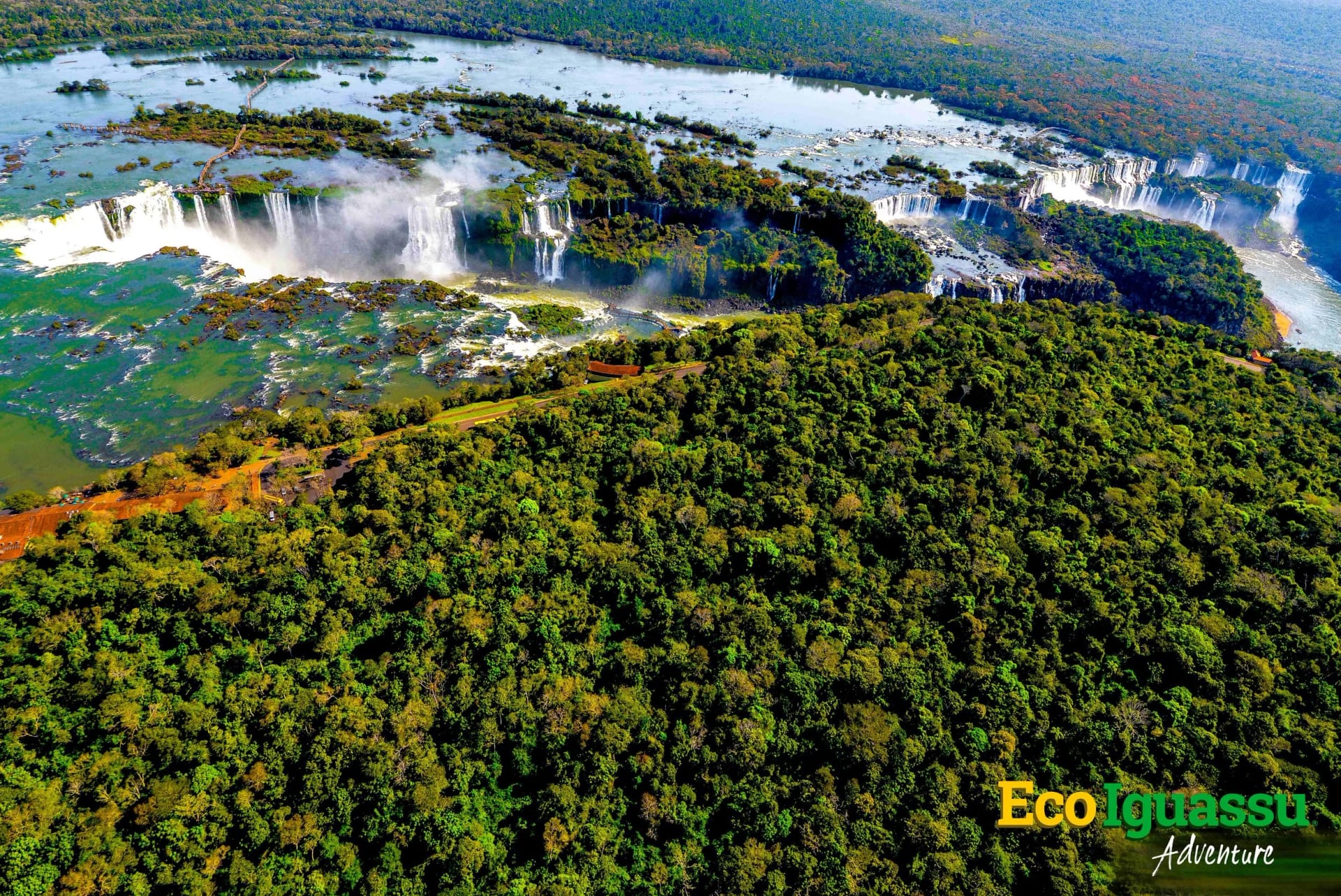 Vista aérea das Cataratas do Iguaçu a partir do helicóptero